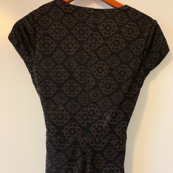 Le Chateau Printed Short Sleeve Dress - Picture 14 of 14